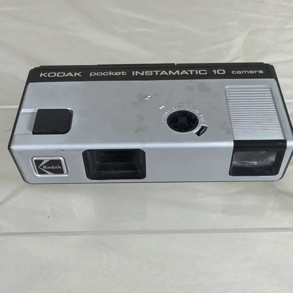 Vintage Kodak Pocket Instamatic 10 Camera 110 Film Magicube Untested